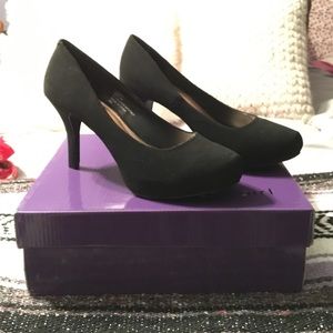 Madden Girl suede like platform pumps NIB